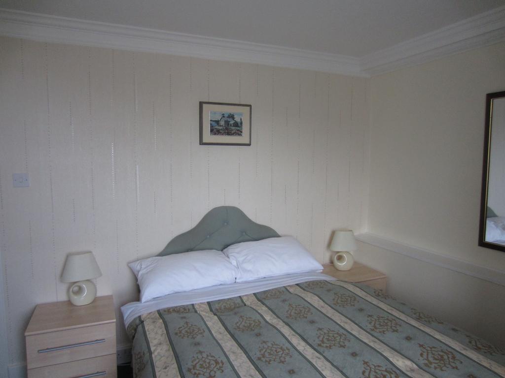 Carmelite House Banff Room photo